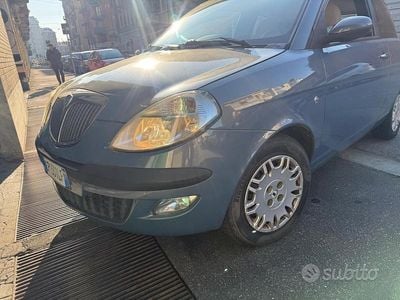 Usata Lancia Ypsilon 80 CV (58 kW) 2004 Grigio Utilitaria