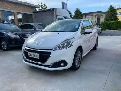 Usata Peugeot 208 Active 82 CV (60 kW) 2016 Bianco Utilitaria