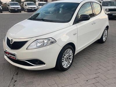 Usata Lancia Ypsilon Platinum 69 CV (50 kW) 2015 Bianco Utilitaria