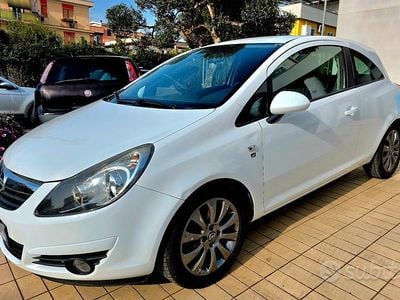 Usata Opel Corsa Club 85 CV (62 kW) 2010 Bianco Utilitaria