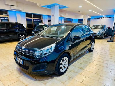 Usata Kia Rio 75 CV (55 kW) 2012 Nero Berlina