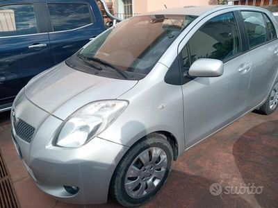 Usata Toyota Yaris Luna 87 CV (63 kW) 2007 Grigio Berlina