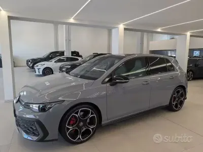 Usata VW Golf VIII GTI 265 CV (194 kW) 2025 Grigio Berlina