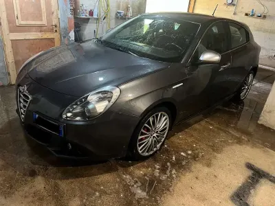 Usata Alfa Romeo Giulietta Distinctive 120 CV (88 kW) 2012 Nero Utilitaria