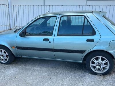 Usata Ford Fiesta Zetec 2002 Utilitaria