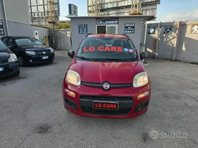 Usata Fiat Panda Lounge 85 CV (62 kW) 2013 Rosso Utilitaria
