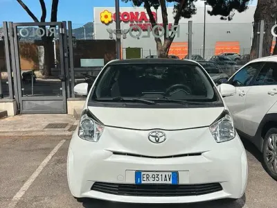 Usata Toyota iQ 68 CV (50 kW) 2013 Bianco Utilitaria