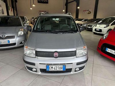 Käytetty Fiat Panda Dynamic 77 HP (56 kW) 2012 Hopea Viistoperä