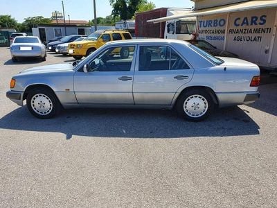 Usata Mercedes E200 118 CV (86 kW) 1991 Grigio Berlina