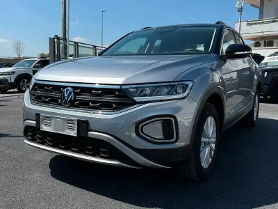 Usata VW T-Roc Life 150 CV (110 kW) 2025 Grigio SUV