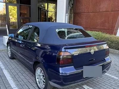 Usata VW Golf Cabriolet 101 CV (74 kW) 1999 Blu Cabrio