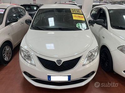 Usata Lancia Ypsilon Gold 95 CV (69 kW) 2017 Bianco Utilitaria