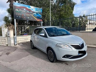 Usata Lancia Ypsilon 69 CV (50 kW) 2017 Bianco Utilitaria
