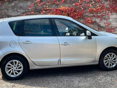 Grigio Usata 2014 Renault Scénic III Monovolume | 4000 € (Buon prezzo)