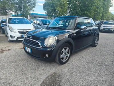 Begagnad Mini ONE 75 HK (55 kW) 2010 Svart Halvkombi