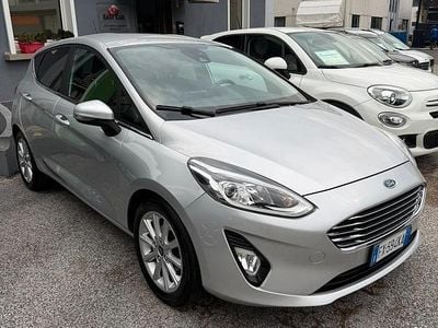 Usata Ford Fiesta 100 CV (73 kW) 2019 Grigio Utilitaria