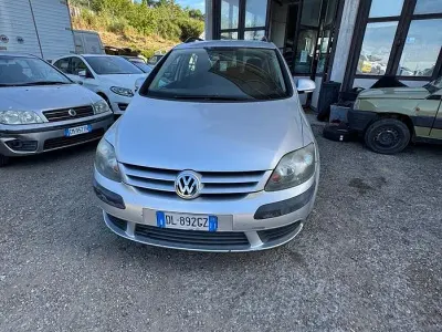 Usata VW Golf VI Comfortline 102 CV (75 kW) 2008 Arancione Utilitaria