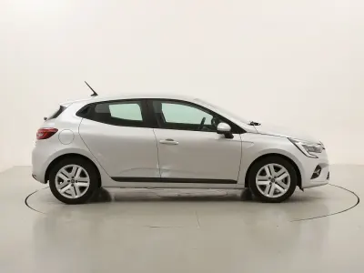 Usata Renault Clio Zen 140 CV (102 kW) 2022 Argentoargento Utilitaria