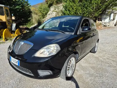 Usata Lancia Ypsilon 75 CV (55 kW) 2011 Nero Utilitaria