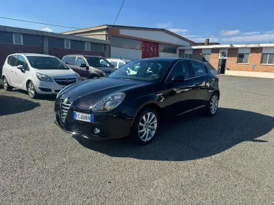 Usata Alfa Romeo Giulietta Distinctive 120 CV (88 kW) 2016 Marrone Utilitaria