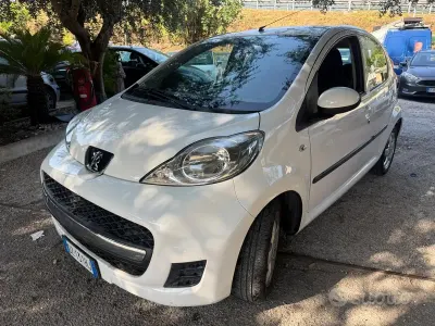 Usata Peugeot 107 Allure 68 CV (50 kW) 2009 Bianco Utilitaria