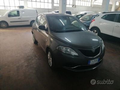 Usata Lancia Ypsilon Gold 69 CV (50 kW) 2017 Nero Utilitaria