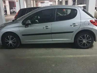 Begagnad Peugeot 207 75 HK (55 kW) 2009 Grå Halvkombi