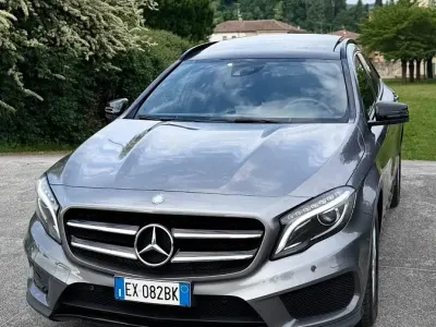 Usata Mercedes GLA250 Premium 211 CV (155 kW) 2014 Grigio SUV