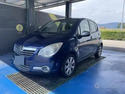 Usata Opel Agila 65 CV (47 kW) 2008 Bluazzurro Utilitaria