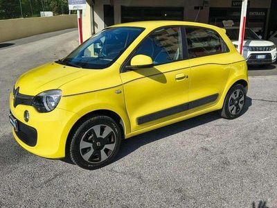 Begagnad Renault Twingo SE 70 HK (51 kW) 2015 Gul Halvkombi