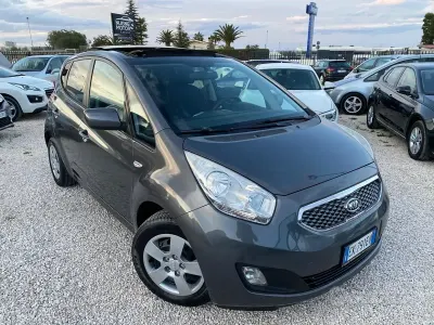 Usata Kia Venga 90 CV (66 kW) 2011 Grigio Utilitaria
