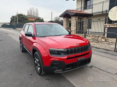 Ny Jeep Avenger Longitude 101 HK (74 kW) 2025 Röd SUV
