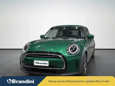 Usata Mini ONE Classic 102 CV (75 kW) 2022 Verde met. Utilitaria