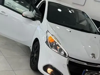 Brugt Peugeot 208 Allure 75 HK (55 kW) 2019 Hvid Hatchback