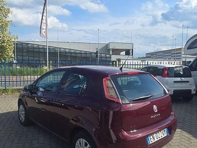 Usata Fiat Punto 69 CV (50 kW) 2012 Viola Utilitaria