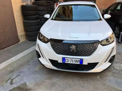 Usata Peugeot 2008 Allure 131 CV (96 kW) 2021 Bianco SUV
