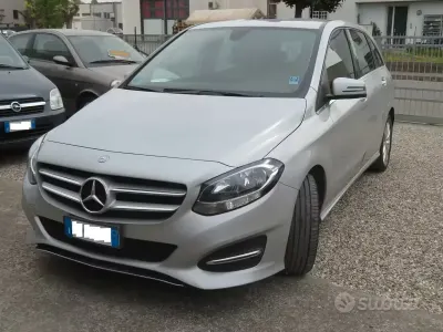 Gebraucht Mercedes B180 Premium 109 PS (80 kW) 2015 Grau Van / Kleinbus