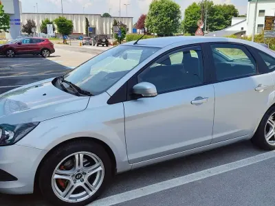 Usata Ford Focus Titanium 145 CV (106 kW) 2008 Argento Berlina