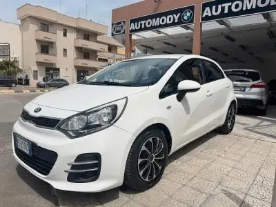 Usata Kia Rio 75 CV (55 kW) 2016 Bianco Utilitaria