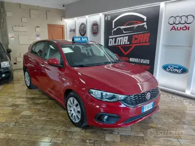 Usado Fiat Tipo 120 CV (88 kW) 2018 Rojo Berlina