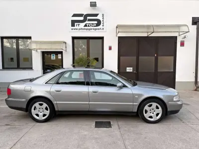 Usata Audi A8 Ambiente 179 CV (131 kW) 2002 Grigio Berlina
