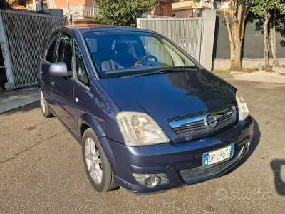 Usado Opel Meriva 105 CV (77 kW) 2008 Gris Monovolumen