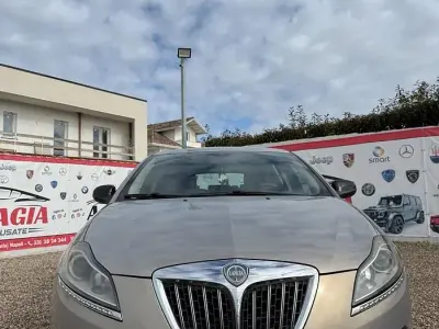Usado Lancia Delta Gold 120 CV (88 kW) 2011 Marrón Utilitario