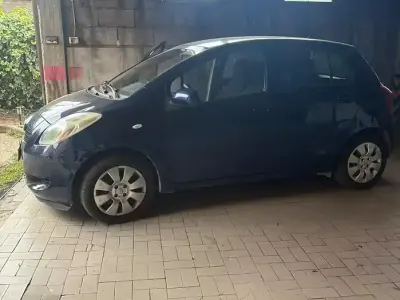 Usata Toyota Yaris 69 CV (50 kW) 2006 Bluazzurro Berlina