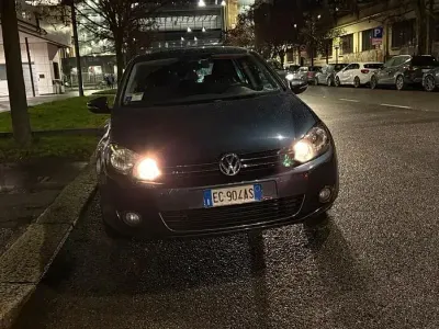 Usata VW Golf VI 122 CV (89 kW) 2010 Blu Utilitaria