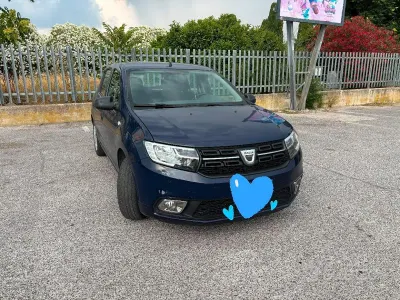 Usata Dacia Sandero 73 CV (53 kW) 2017 Bluazzurro Berlina