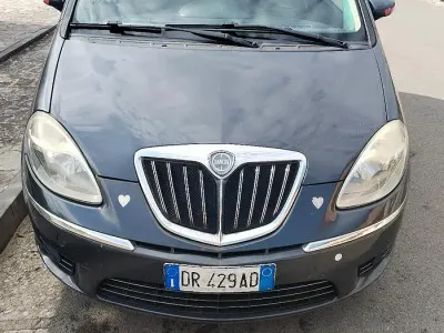 Usata Lancia Musa 90 CV (66 kW) 2008 Grigio Monovolume