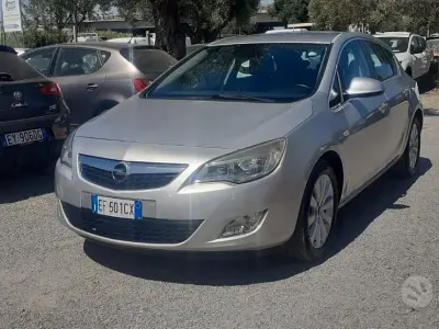 Usata Opel Astra 110 CV (80 kW) 2010 Grigio Berlina