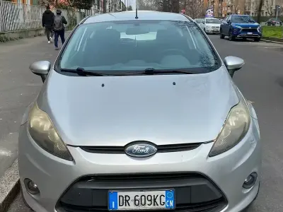 Usata Ford Fiesta 82 CV (60 kW) 2008 Grigio Utilitaria