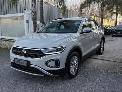 Usata VW T-Roc Life 110 CV (80 kW) 2023 Beige SUV